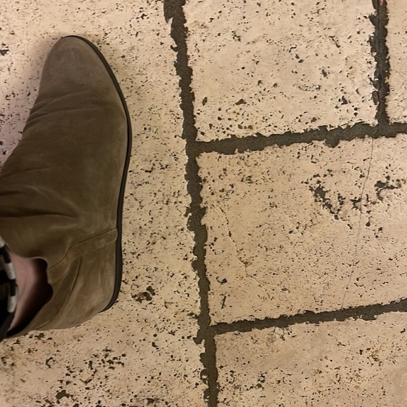 Stuart Weitzman - Picture 6 of 7